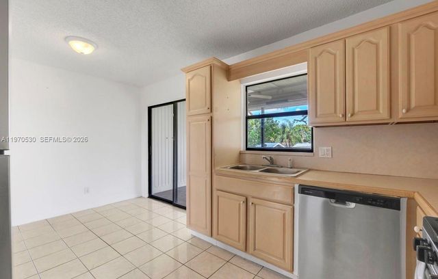 5894 Longbow Ln 6, West Palm Beach, FL 33415