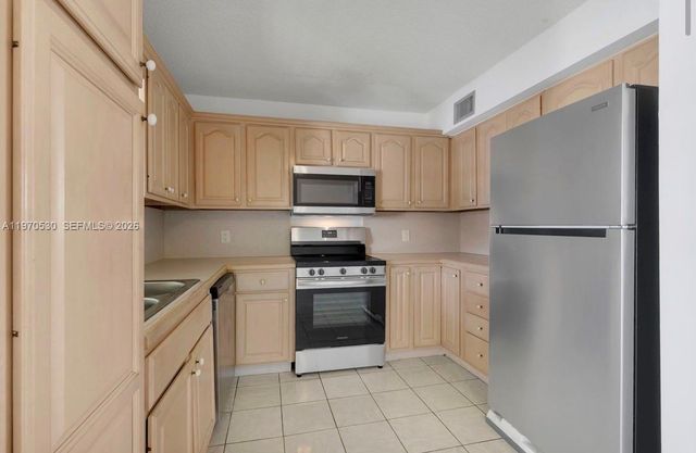 5894 Longbow Ln 6, West Palm Beach, FL 33415