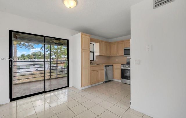 5894 Longbow Ln 6, West Palm Beach, FL 33415