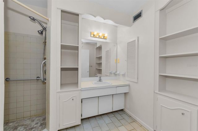 5992 32ND AVENUE N, St Petersburg, FL 33710