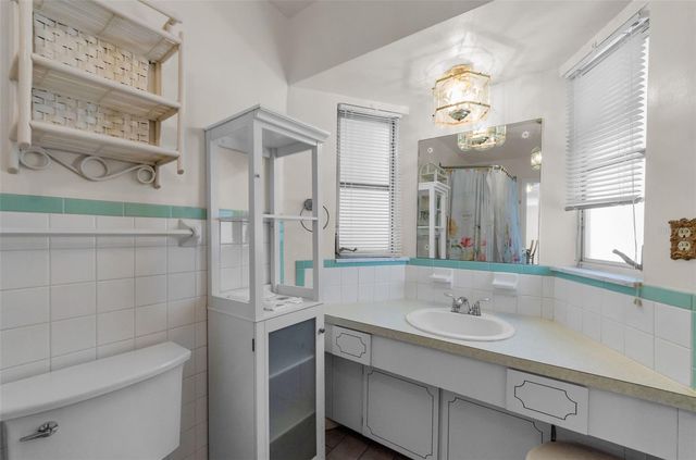 5992 32ND AVENUE N, St Petersburg, FL 33710