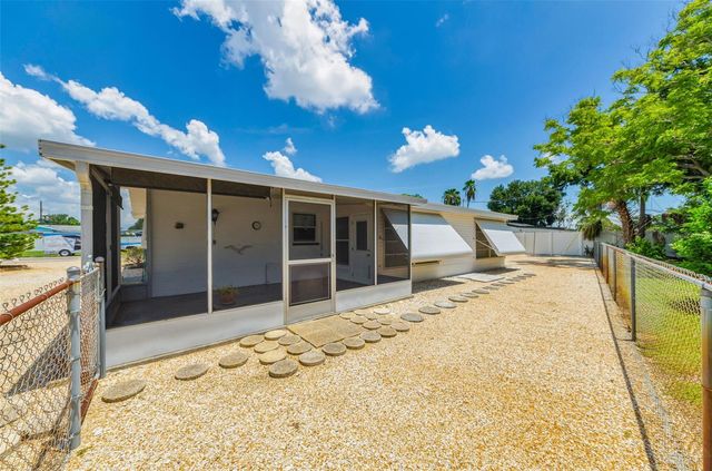 5992 32ND AVENUE N, St Petersburg, FL 33710