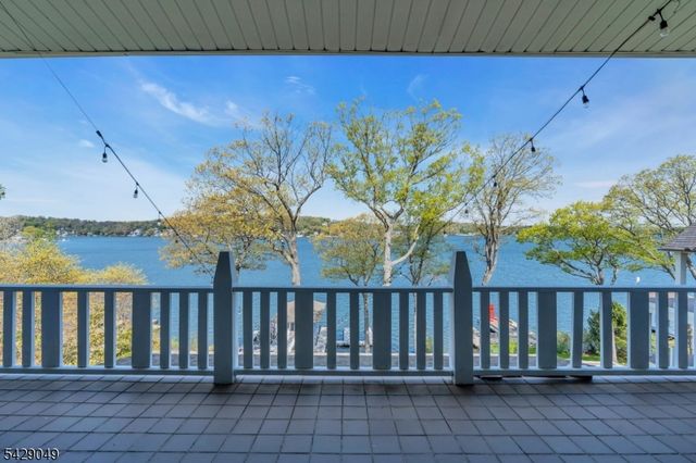 497 Windemere Ave, Mount Arlington Boro, NJ 07856
