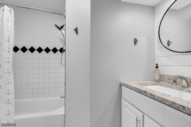 497 Windemere Ave, Mount Arlington Boro, NJ 07856