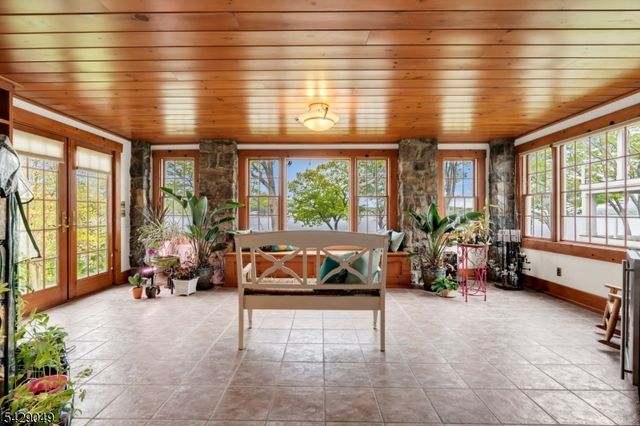 497 Windemere Ave, Mount Arlington Boro, NJ 07856