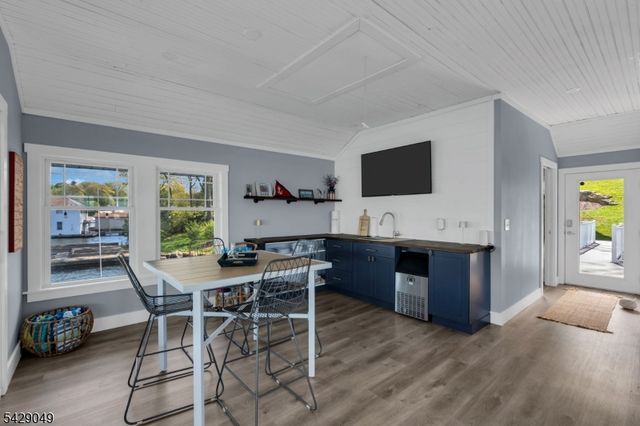 497 Windemere Ave, Mount Arlington Boro, NJ 07856