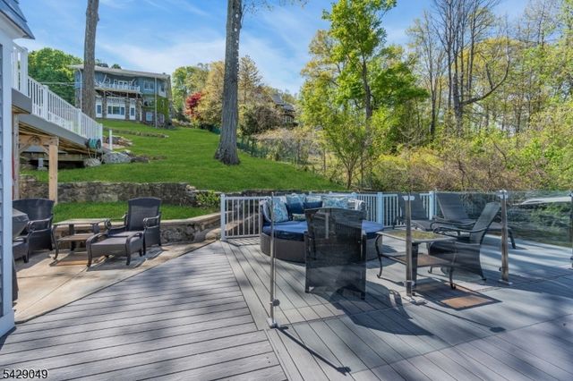 497 Windemere Ave, Mount Arlington Boro, NJ 07856