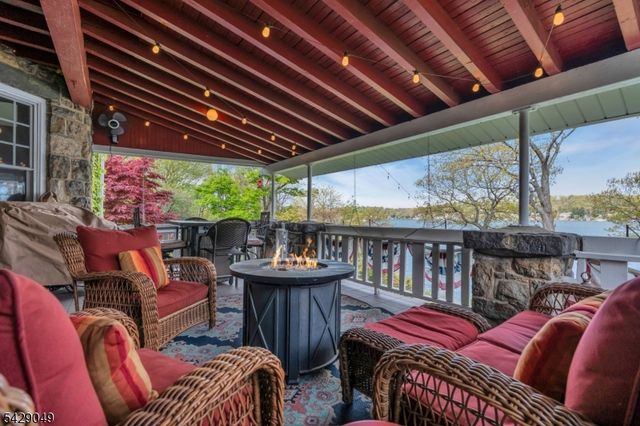 497 Windemere Ave, Mount Arlington Boro, NJ 07856