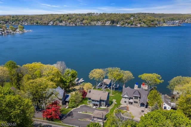 497 Windemere Ave, Mount Arlington Boro, NJ 07856