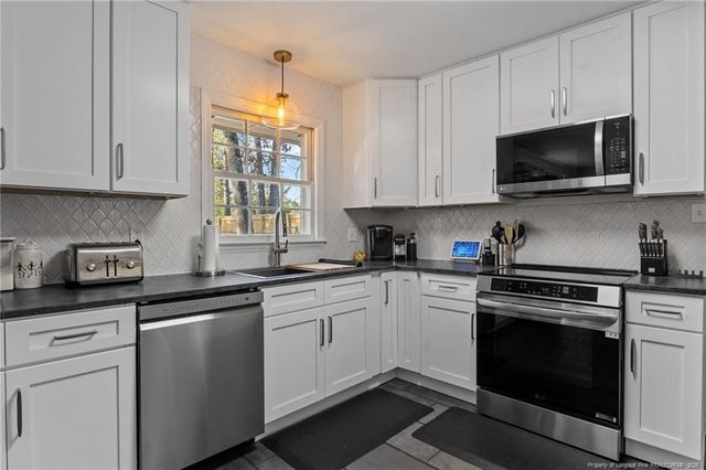 2125 Forest Hills Drive, Fayetteville, NC 28303