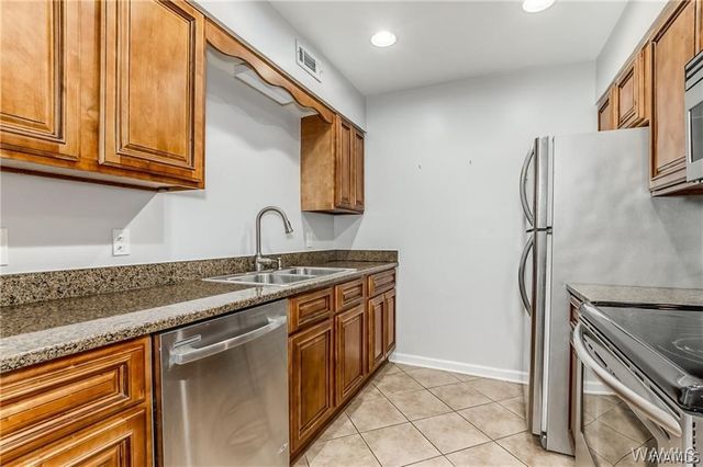 210 15th E 28, Tuscaloosa, AL 35401