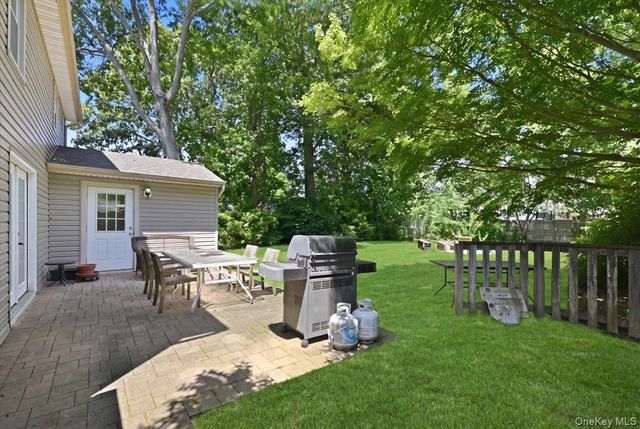 66 N Emerson Avenue, Copiague, NY 11726