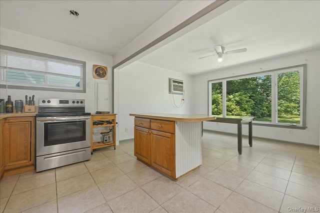 66 N Emerson Avenue, Copiague, NY 11726