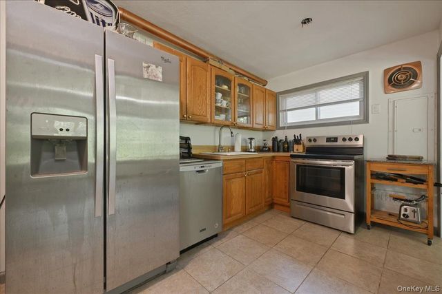 66 N Emerson Avenue, Copiague, NY 11726