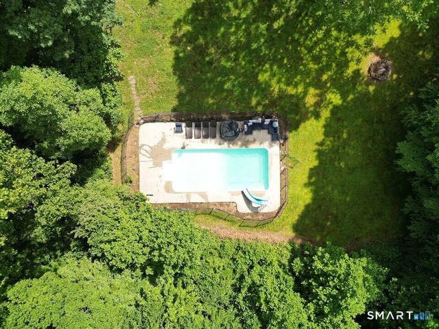 26 Mountain Laurel Lane, Newtown, CT 06482