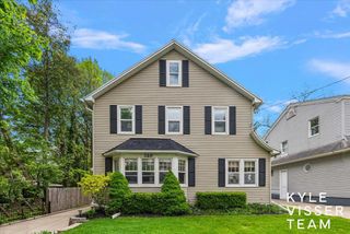 320 Gladstone Drive SE, East Grand Rapids, MI 49506