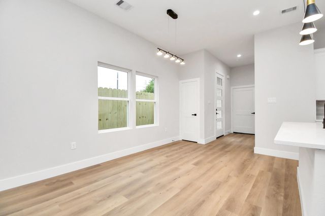 2411 Chew St, Houston, TX 77020