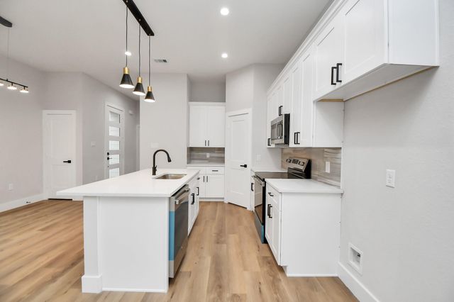 2411 Chew St, Houston, TX 77020