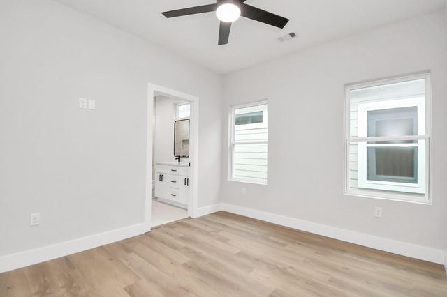 2411 Chew St, Houston, TX 77020