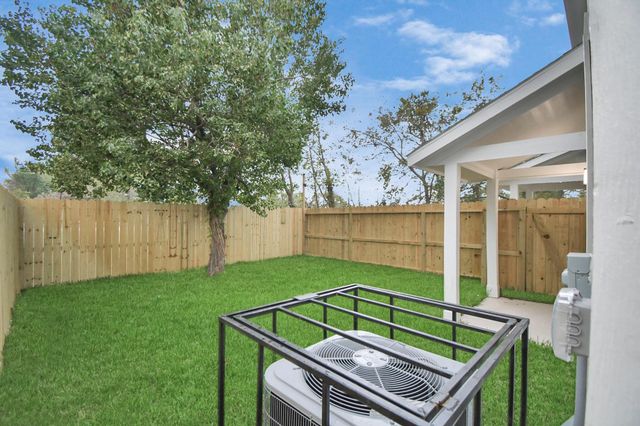2411 Chew St, Houston, TX 77020