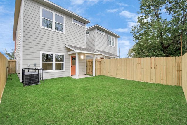 2411 Chew St, Houston, TX 77020