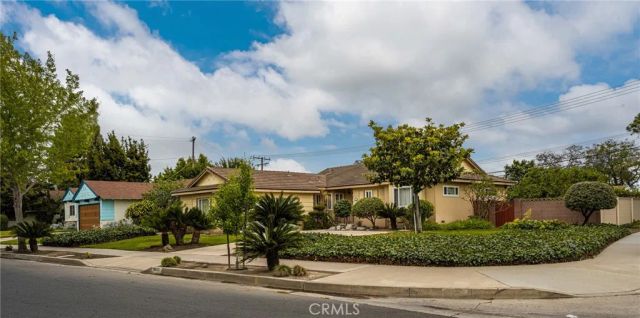 1830 W Chalet Avenue, Anaheim, CA 92804