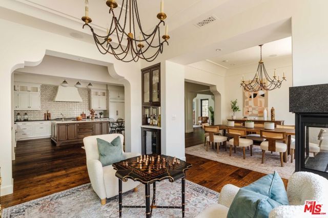 16037 Junaluska Way, Pacific Palisades (los Angeles), CA 90272