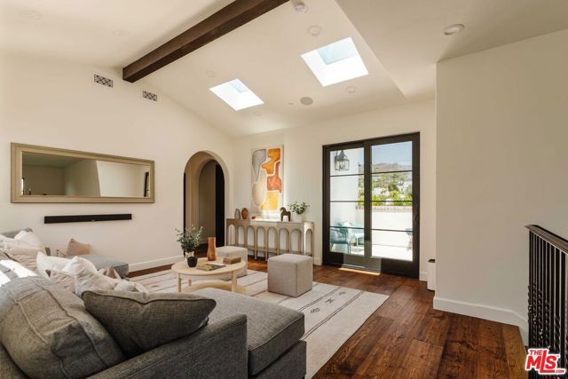 16037 Junaluska Way, Pacific Palisades (los Angeles), CA 90272