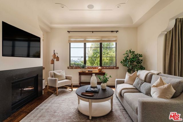 16037 Junaluska Way, Pacific Palisades (los Angeles), CA 90272