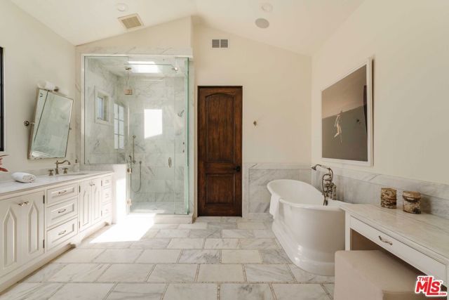 16037 Junaluska Way, Pacific Palisades (los Angeles), CA 90272
