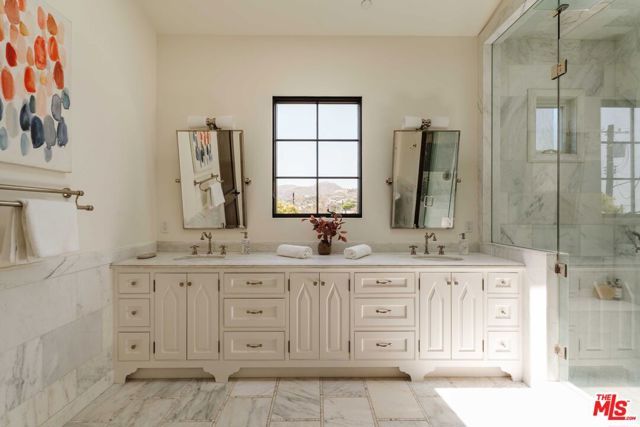 16037 Junaluska Way, Pacific Palisades (los Angeles), CA 90272