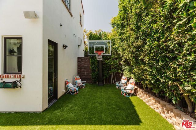 16037 Junaluska Way, Pacific Palisades (los Angeles), CA 90272