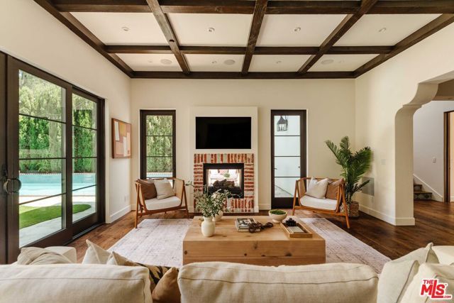 16037 Junaluska Way, Pacific Palisades (los Angeles), CA 90272