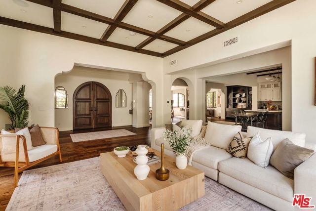 16037 Junaluska Way, Pacific Palisades (los Angeles), CA 90272