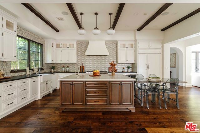 16037 Junaluska Way, Pacific Palisades (los Angeles), CA 90272