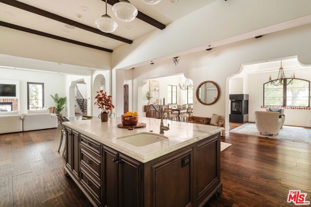 16037 Junaluska Way, Pacific Palisades (los Angeles), CA 90272