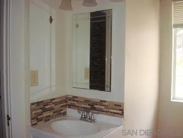 2220 Rosecrans, Point Loma, CA 92106