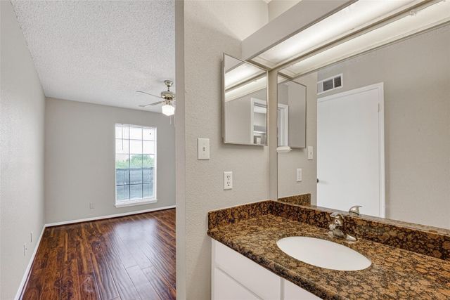 2121 Hepburn Street 1112, Houston, TX 77054