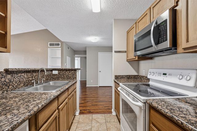 2121 Hepburn Street 1112, Houston, TX 77054
