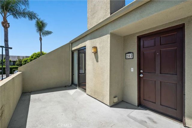 17652 Sergio Circle 202, Huntington Beach, CA 92647