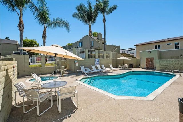 17652 Sergio Circle 202, Huntington Beach, CA 92647