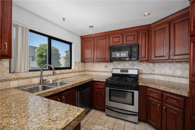 17652 Sergio Circle 202, Huntington Beach, CA 92647
