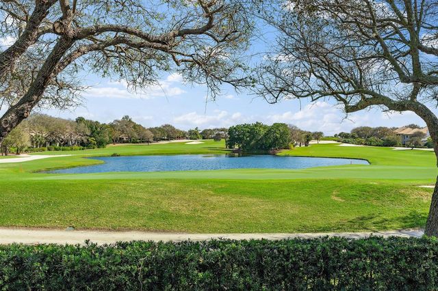 18760 SE Pineneedle Lane, Jupiter, FL 33469