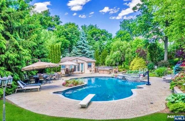 554 Hampton Hill Road, Franklin Lakes, NJ 07417