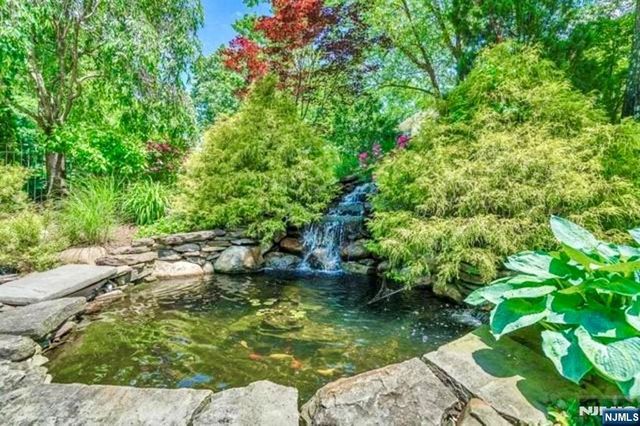 554 Hampton Hill Road, Franklin Lakes, NJ 07417