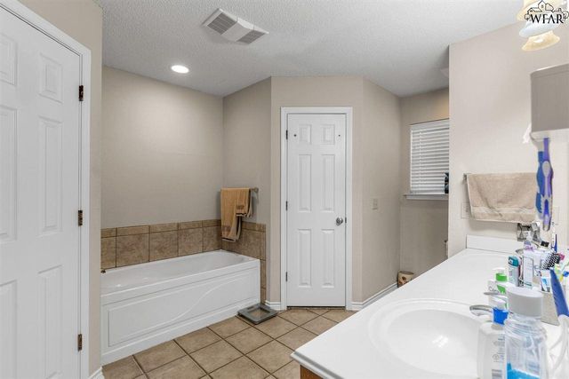 2102 E HUNTERS GLEN, Wichita Falls, TX 76306