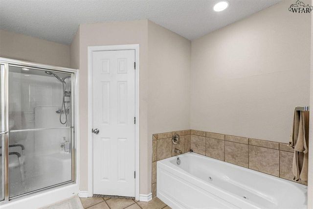 2102 E HUNTERS GLEN, Wichita Falls, TX 76306