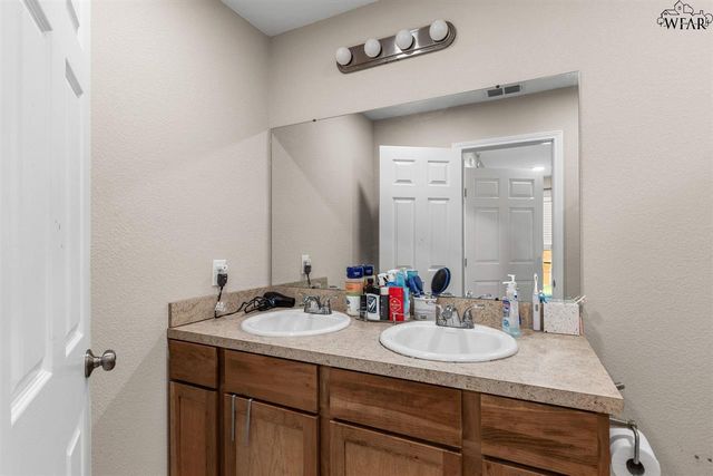 2102 E HUNTERS GLEN, Wichita Falls, TX 76306