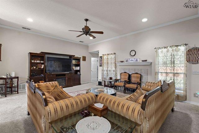 2102 E HUNTERS GLEN, Wichita Falls, TX 76306