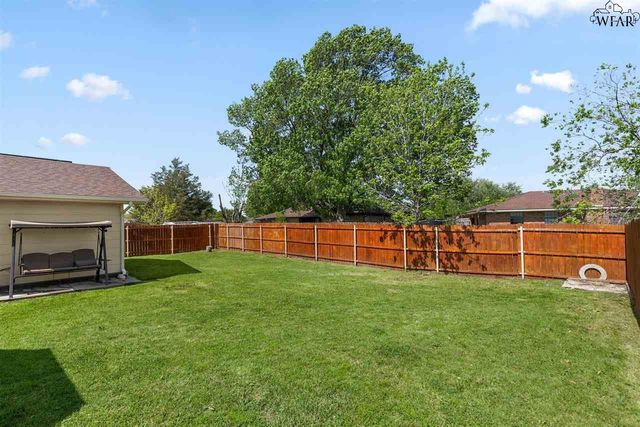 2102 E HUNTERS GLEN, Wichita Falls, TX 76306